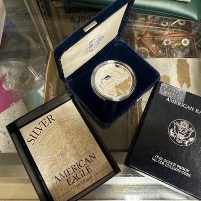 2001 AMERICAN EAGLE 1 Oz SILVER WITH PAPERS AND BOX