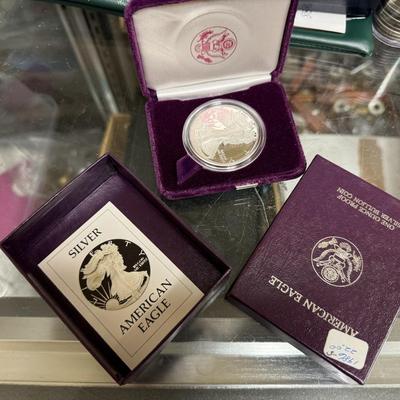 1988 AMERICAN EAGLE 1 Oz silver papers and box