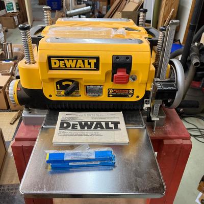 Dewalt Planer & Rolling Wooden Stand (WS-MG)