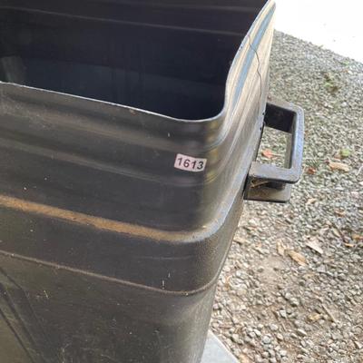 Trash can
