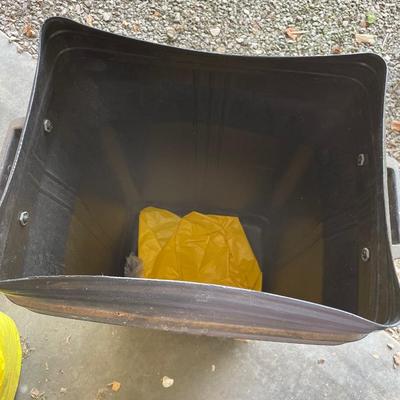 Trash can