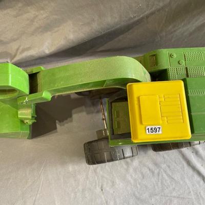 Plastic JD tractor