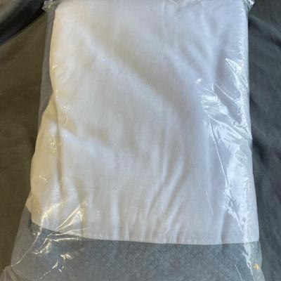 Queen bed skirt