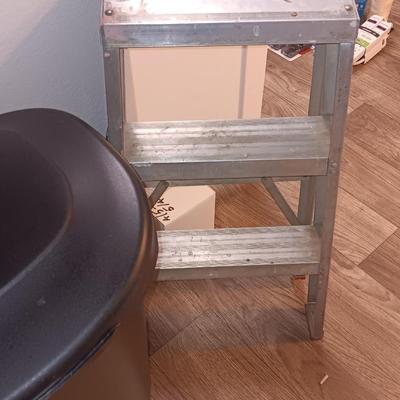 Rubbermaid 13-gallon trash can - mop bucket - step ladder and more