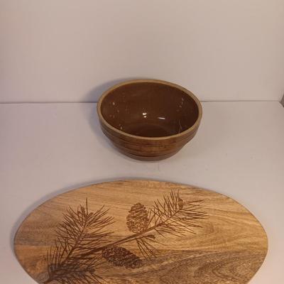 Vintage Ceramic Stoneware USA Pottery 8in Glazed Serving Bowl with Sprig Mango wood cutting board