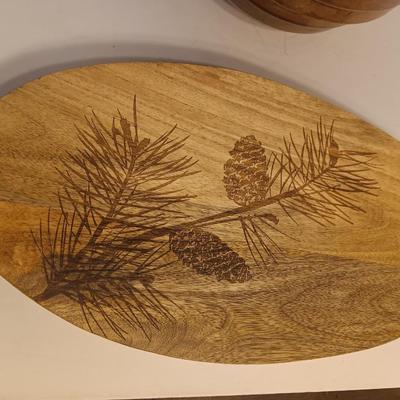Vintage Ceramic Stoneware USA Pottery 8in Glazed Serving Bowl with Sprig Mango wood cutting board