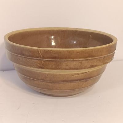 Vintage Ceramic Stoneware USA Pottery 8in Glazed Serving Bowl with Sprig Mango wood cutting board