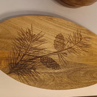 Vintage Ceramic Stoneware USA Pottery 8in Glazed Serving Bowl with Sprig Mango wood cutting board