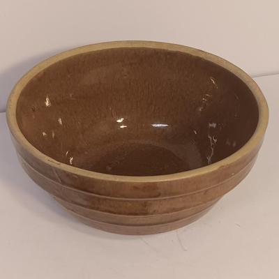Vintage Ceramic Stoneware USA Pottery 8in Glazed Serving Bowl with Sprig Mango wood cutting board