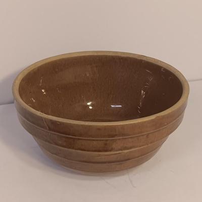 Vintage Ceramic Stoneware USA Pottery 8in Glazed Serving Bowl with Sprig Mango wood cutting board