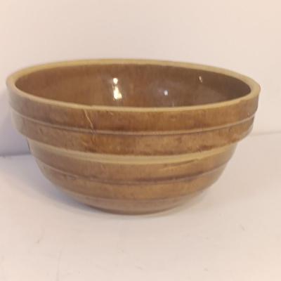 Vintage Ceramic Stoneware USA Pottery 8in Glazed Serving Bowl with Sprig Mango wood cutting board