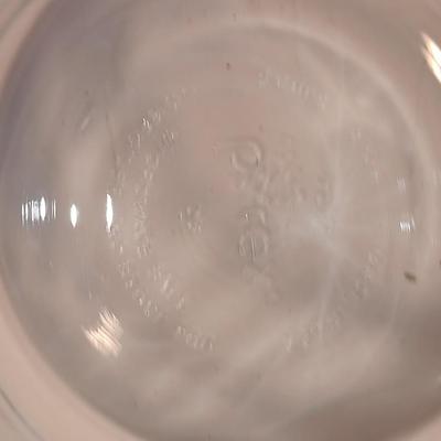 Set of 6 glass Pyrex food storage bowls with lids