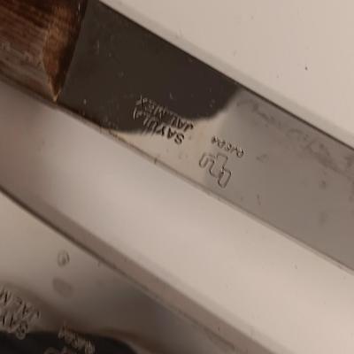 Assortment of kitchen knives - with a vintage knife block
