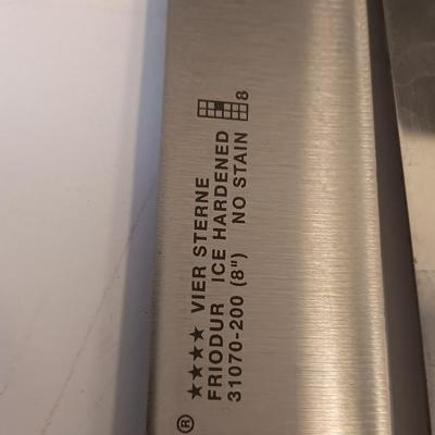 Assortment of kitchen knives - with a vintage knife block