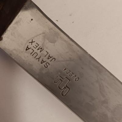 Assortment of kitchen knives - with a vintage knife block