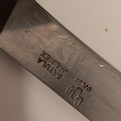 Assortment of kitchen knives - with a vintage knife block