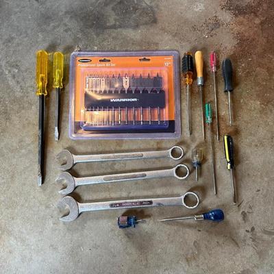 SPADE BIT SET, SCREWDRIVERS, COMBINATION WRENCHES