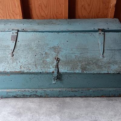 Primitive toolbox with inside drawer