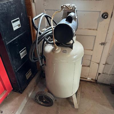 PORTABLE PRO AIR 20 GALLON AIR COMPRESSOR
