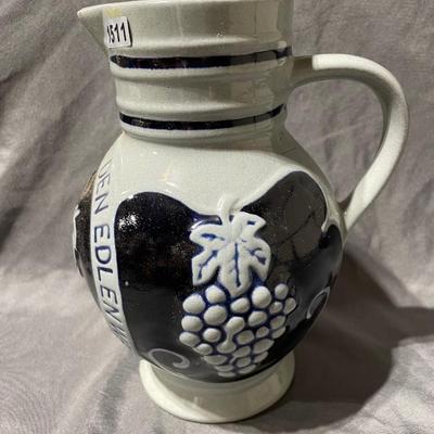 Trink Aus Stein wine pitcher