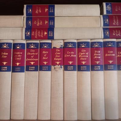 A COLLECTION OF ZANE GREY NOVELS IN HARDBACK