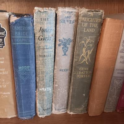 AN ASSORTMENT OF VINTAGE BOOKS