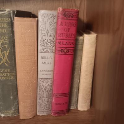 AN ASSORTMENT OF VINTAGE BOOKS