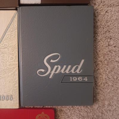 US ARMY TRAINING BOOK, PHOTO OF CLASS OF 1913 AND OLDER YEAR BOOKS