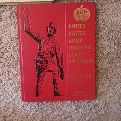 US ARMY TRAINING BOOK, PHOTO OF CLASS OF 1913 AND OLDER YEAR BOOKS