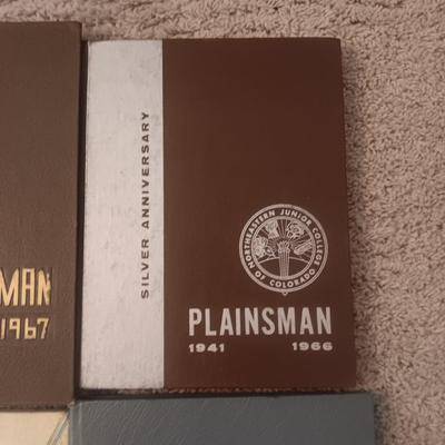 US ARMY TRAINING BOOK, PHOTO OF CLASS OF 1913 AND OLDER YEAR BOOKS