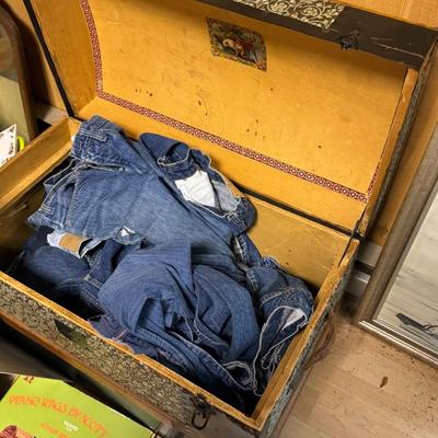 Mystery trunk full jeans - sisterhood of? Older jeans, Levis & such