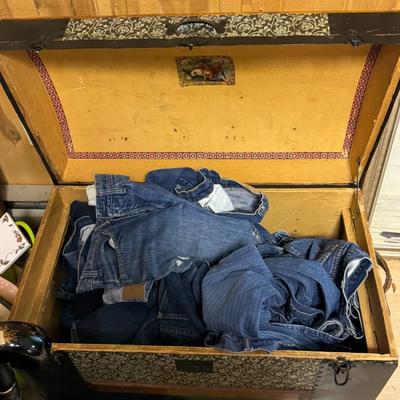 Mystery trunk full jeans - sisterhood of? Older jeans, Levis & such