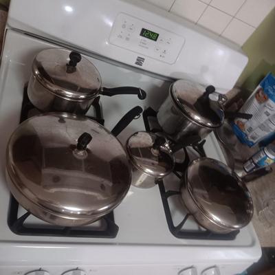 MISMATCHED COOKWARE