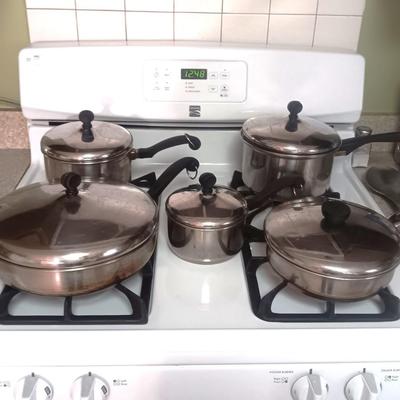 MISMATCHED COOKWARE