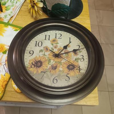 KITCHEN ITEMS WITH A SUNFLOWER THEME