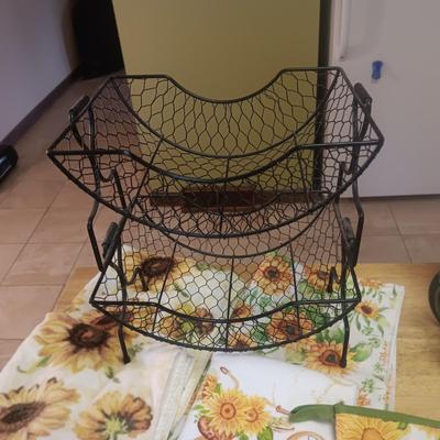 KITCHEN ITEMS WITH A SUNFLOWER THEME