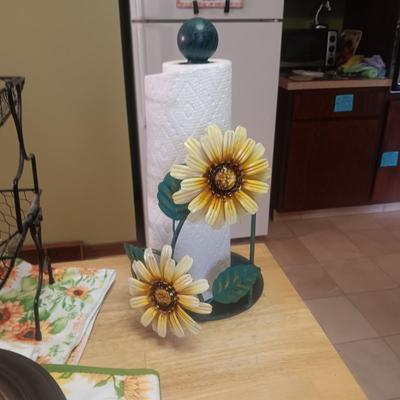 KITCHEN ITEMS WITH A SUNFLOWER THEME