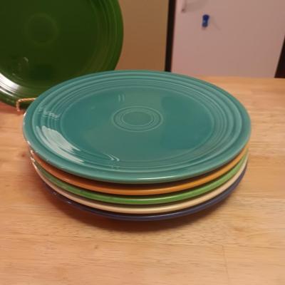 FIESTAWARE DINNER PLATES & SERVING BOWL PLUS SMALL GLASS PITCHER