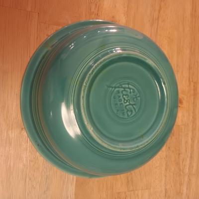 FIESTAWARE DINNER PLATES & SERVING BOWL PLUS SMALL GLASS PITCHER