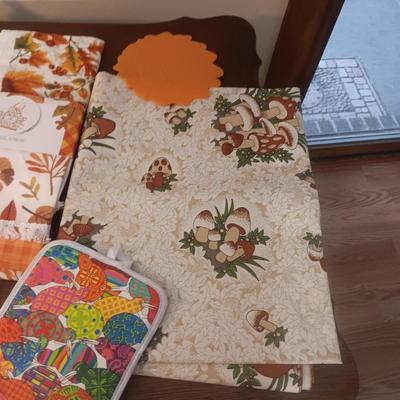 NEW KITCHEN APRON AND OTHER KITCHEN LINENS