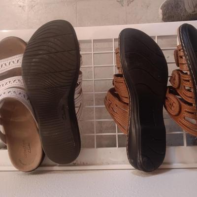 LADIES CLARKS SANDALS SIZE 9