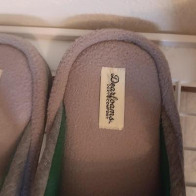 LADIES SLIPPERS SIZE 9 - 10