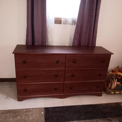 LIKE NEW 6 DRAWER DRESSER