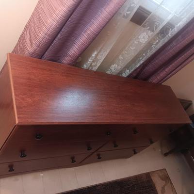 LIKE NEW 6 DRAWER DRESSER