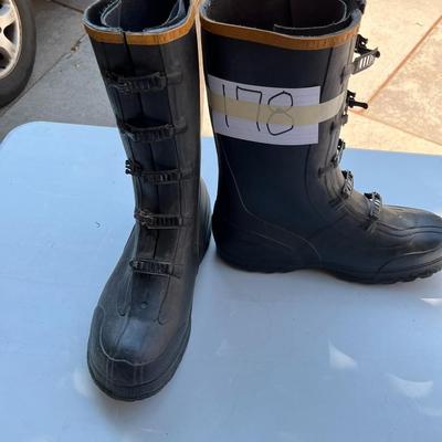 Men's New Wolverine Size 14 Five Buckle Overshoe