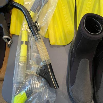 Professional Scuba Diving Equipment Gear with Logbook: XL CE/Norm certified Gear, 2 Twin Jet Max Fins, 2 Scuba Pro Series Snorkels