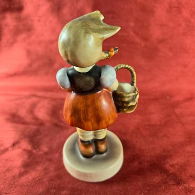 Goebel/Hummel "Little Shopper"