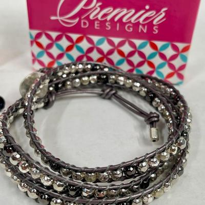 Premier Jewelry (3) Bracelets Bangles new without tag in box (Jewelry Lot #6)
