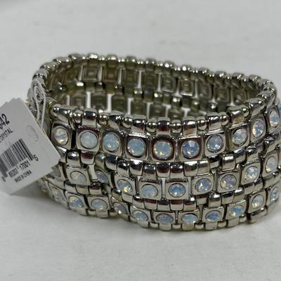 Vivi Jewelry Bracelet with Luminescent stones (Jewelry Lot #9) NWT