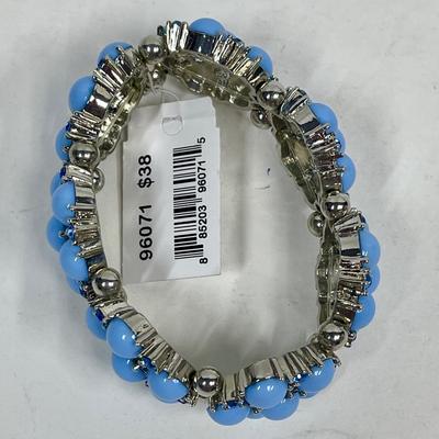 Vivi Bracelet with Periwinkle stones new with tag (Jewelry Lot #10)